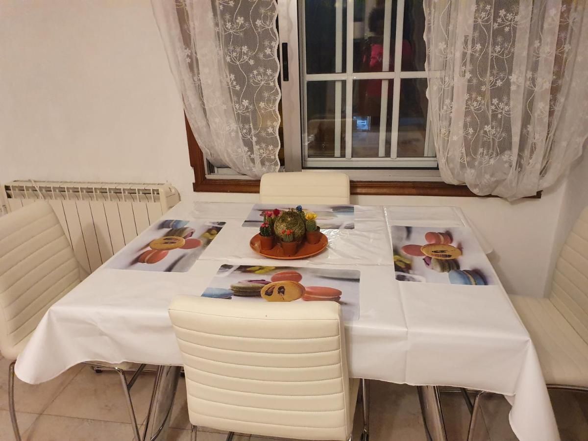 Apt Para Amigos Y Familias วิโก ภายนอก รูปภาพ